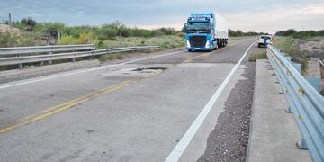 Vialidad Provincial informó que hay un puente roto en la ruta 153 y la circulación está reducida. Imagen de archivo.