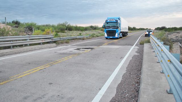 Vialidad Provincial informó que hay un puente roto en la ruta 153 y la circulación está reducida. Imagen de archivo.