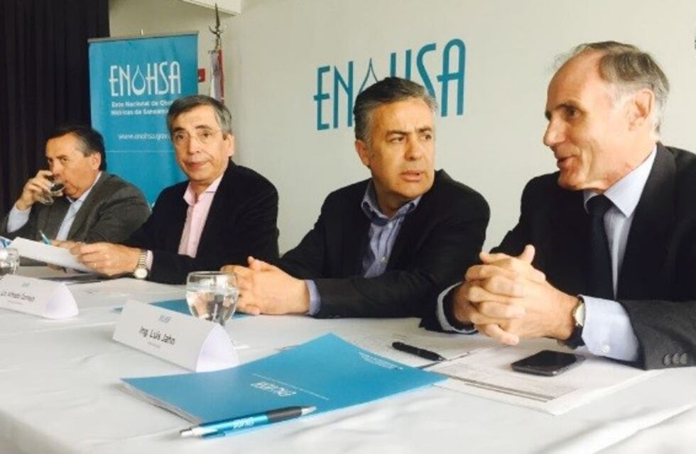 Cornejo anticipó que 480.000 mendocinos contarán con mejoras en la red cloacal