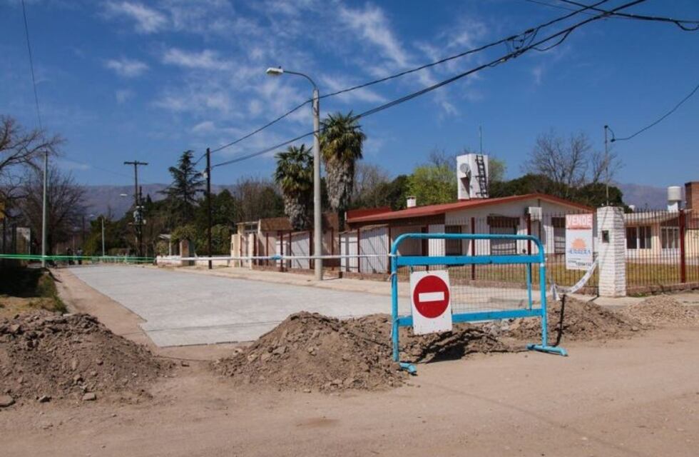 Realizan obra de pavimentación en Nono
