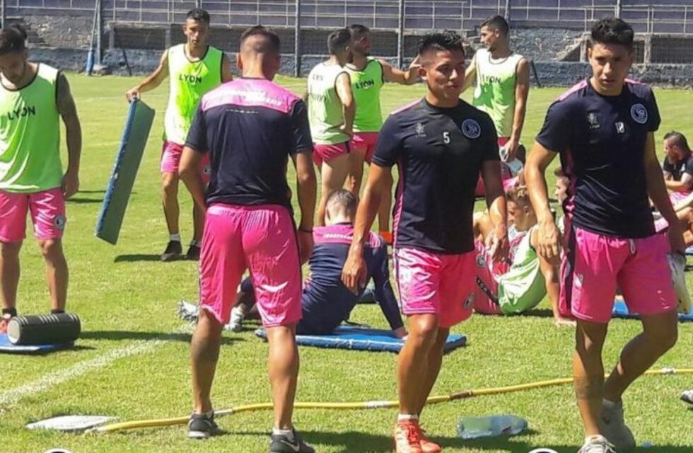 Independiente Rivadavia retomó las prácticas entre promesas y negociaciones