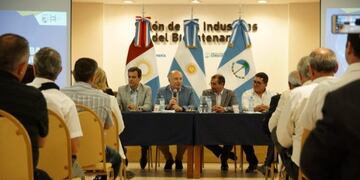 Industriales junto a Acastello\u002E