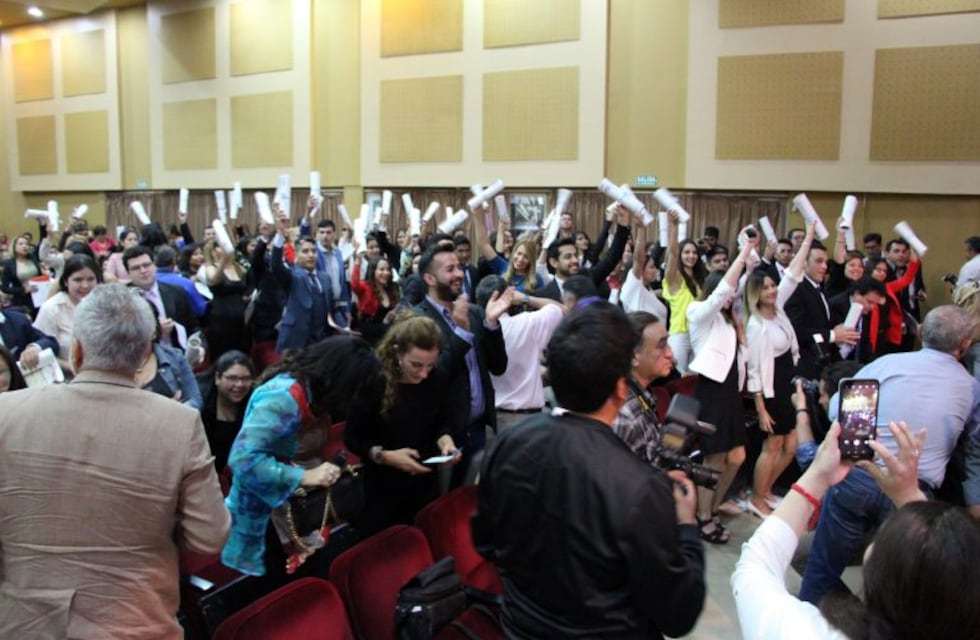 Casi 200 nuevos graduados de la universidad pública, en septiembre