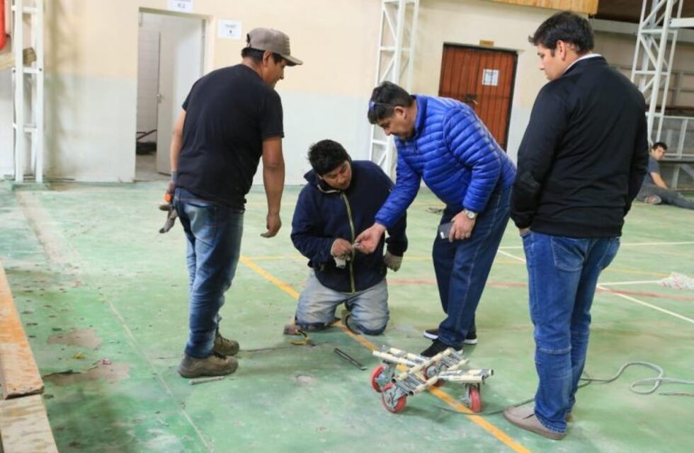 El Vicegorbernador Arcando recorrió el gimnasio Jorge Muriel