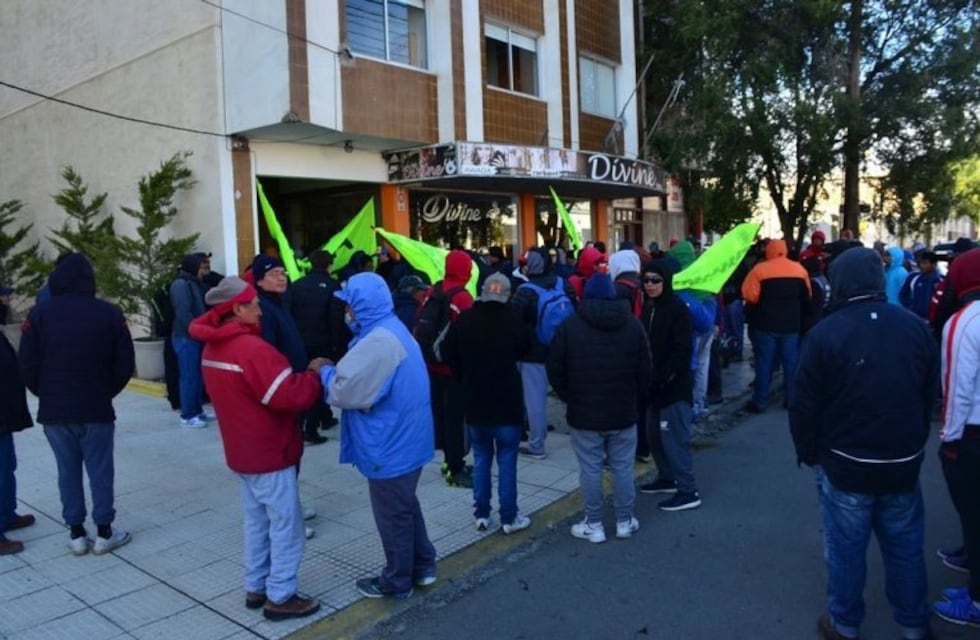 Incorporarán a los 300 desocupados en las represas