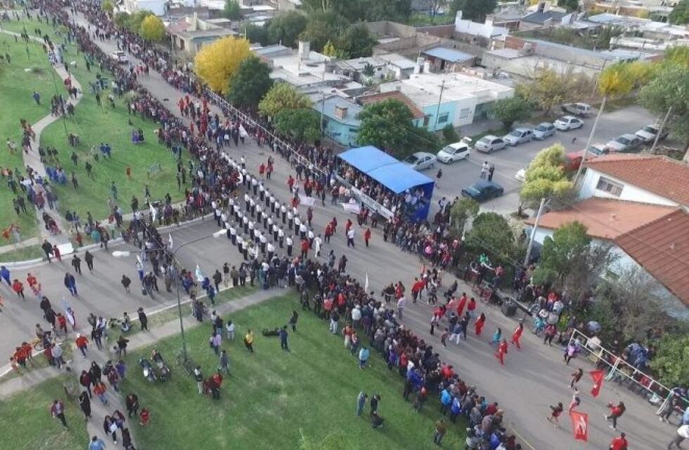 Abrieron las inscripciones para participar del desfile Aniversario de Viedma-Patagones