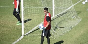 El arquero pretende continuar pero quiere que le compren el pase\u002E (Archivo)