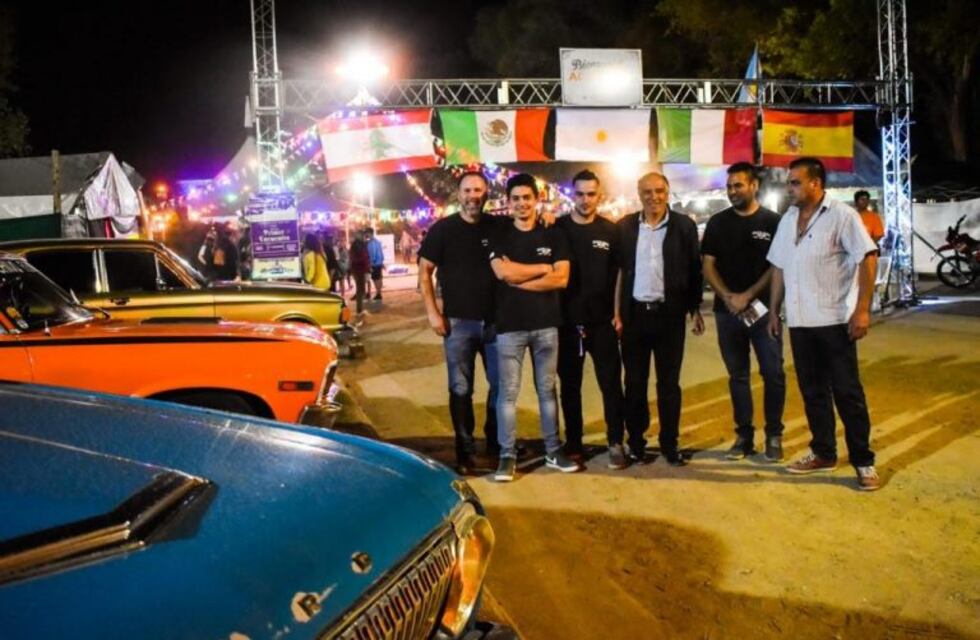 Primer encuentro de Hot Rod/rat Rod en Santa Rosa