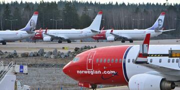 (FILES) This file photo taken on March 5, 2015 shows aircrafts of Norwegian low-cost airline Norwegian Air Shuttle on the tarmac at Arlanda airport in Stockholm, Sweden\u002E +++ SWEDEN OUT +++\r\nThe battle is on in Barcelona, Spain's popular Mediterranean city where two airlines have started competing for passengers in the emerging trend of low cost, long-haul flights\u002E\r\nA first flight operated by Level, a new carrier created by IAG, the parent company of British Airways and Spain's Iberia, took off on June 1, 2017 from El Prat airport to Los Angeles\u002E The airline also flies to San Francisco, Buenos Aires and Punta Cana in the Dominican Republic\u002E Meanwhile Norwegian, a pioneer in cheap long-distance flights, takes off from on June 5, 2017 to New York, Los Angeles, Miami and San Francisco\u002E\r\n / AFP PHOTO / TT NEWS AGENCY / JOHAN NILSSON suecia estocolmo avion aerolinea low cost norwegian lineas aereas low cost