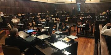 Por el paro, la sesión ordinaria del Senado provincial prevista para este martes, se cayó por falta de quórum del oficialismo\u002E