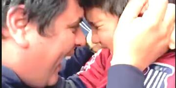 El pequeño hincha de Talleres que volvió a la cancha y lloró con el gol de Menéndez ante Vélez\u002E (Captura video La Mano de Dios)
