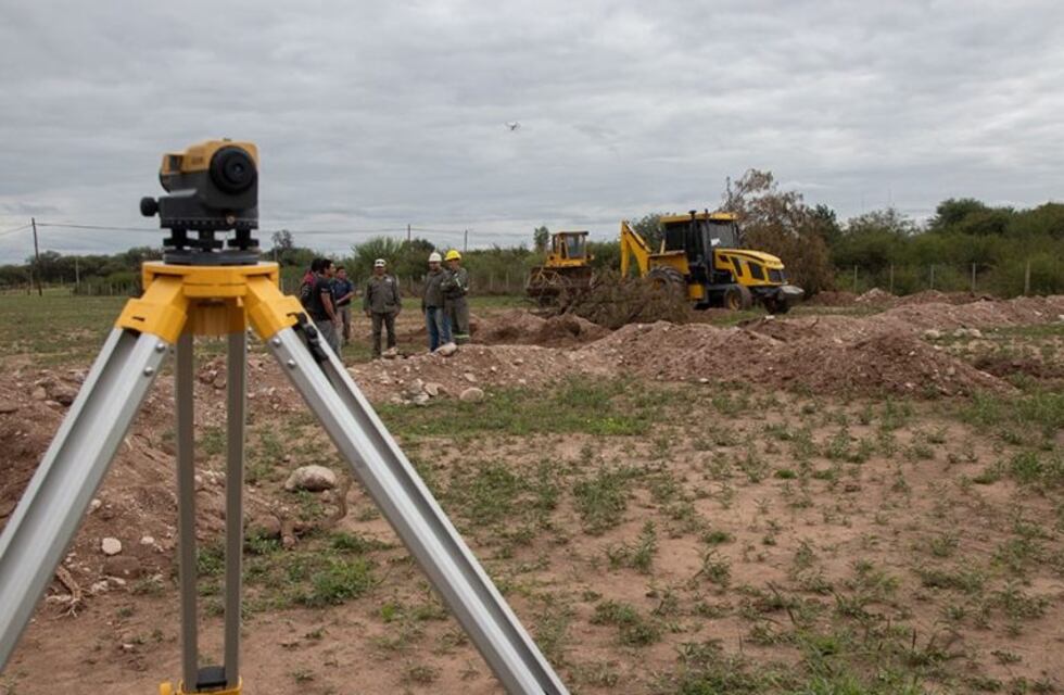 Empezó la construcción de 27 casas en Quines