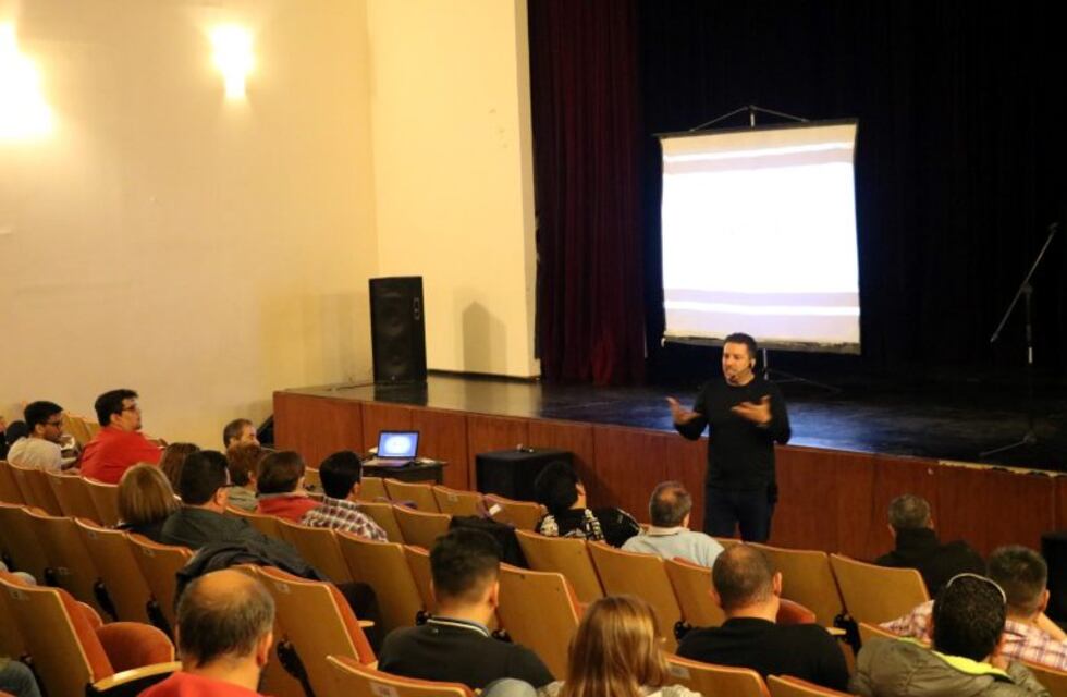 Calafate : capacitación en "Comunicación No Verbal" para periodistas