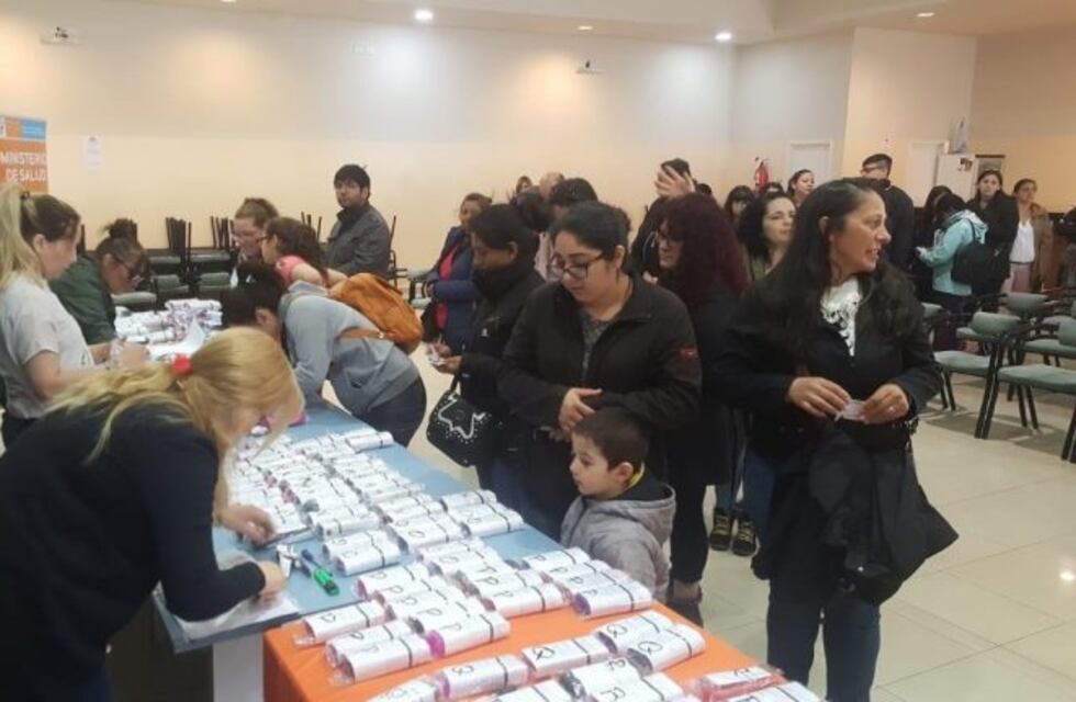 Se realizó la entrega de los primeros 400 lentes a niños y adultos del programa salud visual