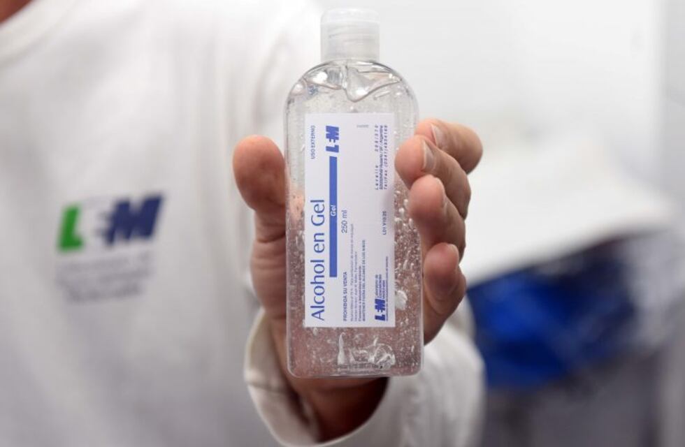 Contra el coronavirus: el laboratorio municipal entregó el primer lote de alcohol en gel
