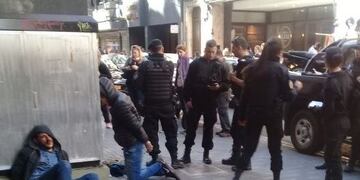 Motochorros fueron capturados por transeúntes en el microcentro\u002E (Rosario3)