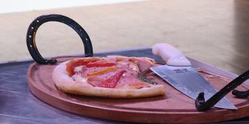 Vista de una pizza durante el Campeonato Nacional de la Pizza y la Empanada (EFE)