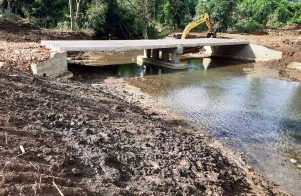 Construyen puentes en Alem y Dos de Mayo