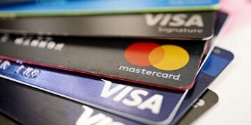 Tarjetas de débito y crédito (Imagen ilustrativa)