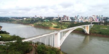 Apuntan a la reapertura del puente de la Amistad por el aumento de casos en Foz\u002E (EFE)