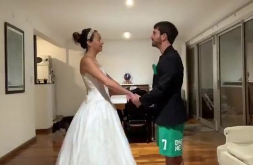 Suspendieron la boda por coronavirus pero se casaron online con fiesta y todo