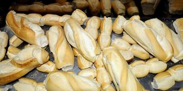 DYN01, BUENOS AIRES 14/02/17,  LA FEDERACIÓN INDUSTRIAL PANADERIL DE LA PROVINCIA DE BUENOS AIRES (FIPBA) CONFIRMÓ HOY QUE EL PRECIO DEL KILO DE PAN SUBIRÁ A 50 PESOS EL LUNES PRÓXIMO Y LO JUSTIFICÓ EN QUE \