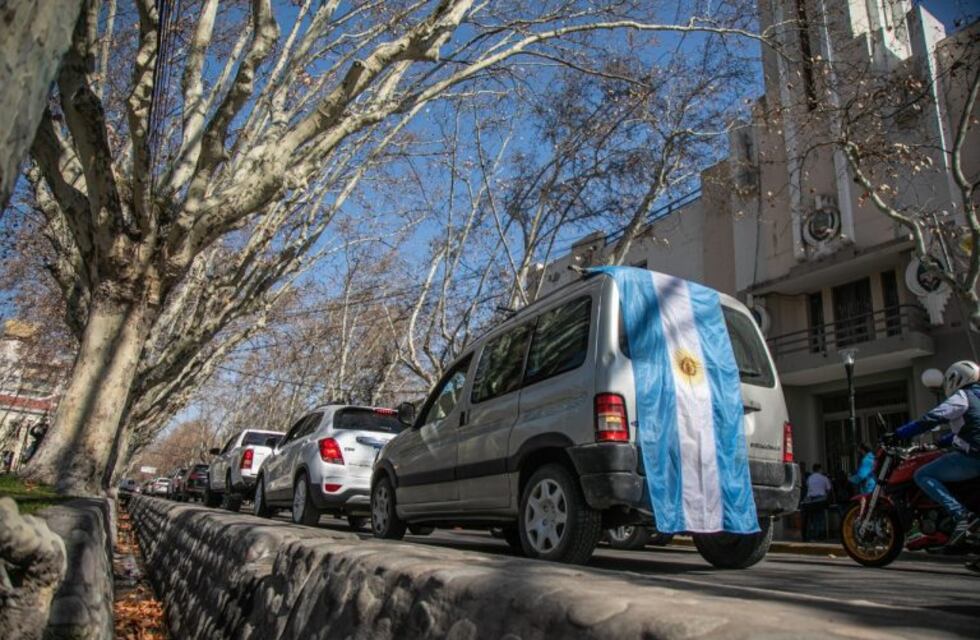 Los gastronómicos se manifestaron en contra de las medidas de Emir Félix