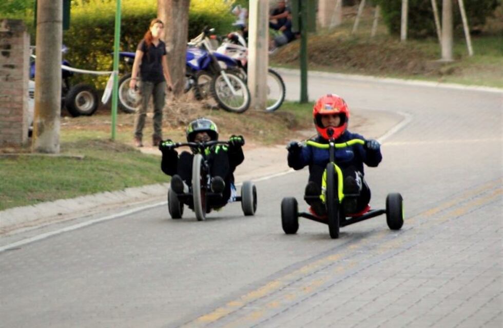 Domingo de karting a rulemanes y triciclos para todas las edades en Carlos Paz