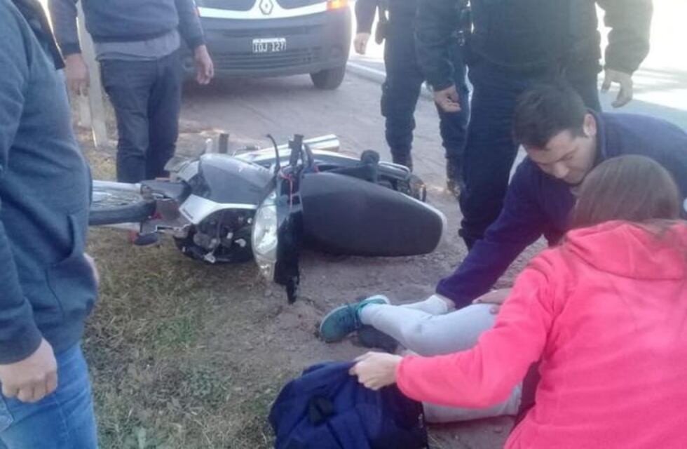 Santa Rosa: una moto impactó a una camioneta