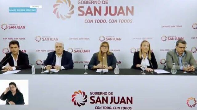 De izquierda a derehca: Jorge Chica, secretario de Estado de Deportes; Andrés Díaz Cano, ministro de Producción; Alejandra Venerando, ministra de Salud; Fabiola Aubone, ministra de Gobierno; y Carlos Munisaga, secretario de Seguridad\u002E