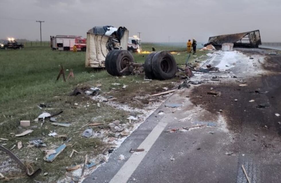 Trágico saldo de un accidente entre dos camiones: un muerto