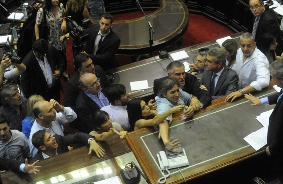 Carrió denunció al kirchnerismo por las agresiones en Diputados