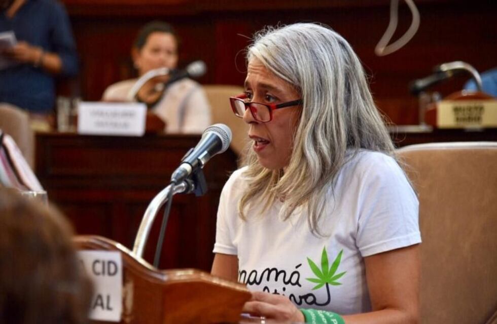 Distinguieron a madre promotora del cannabis medicinal y a tres programas radiales feministas