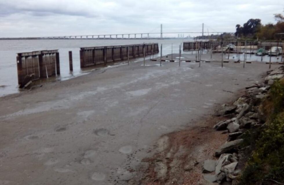 Ante una de las bajantes más importantes de la década, piden precauciones para navegar en el río