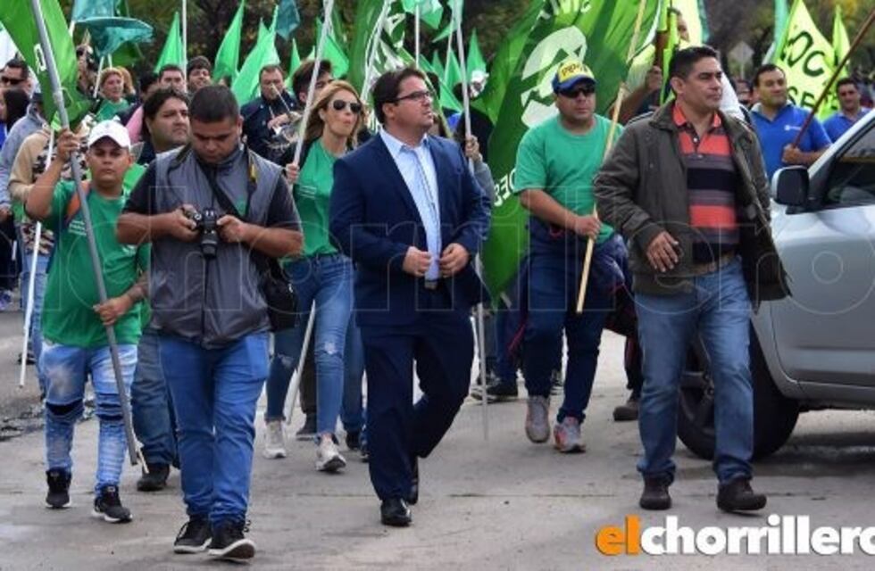 Más comerciantes denunciaron "por aprietes" al senador puntano Rosendo