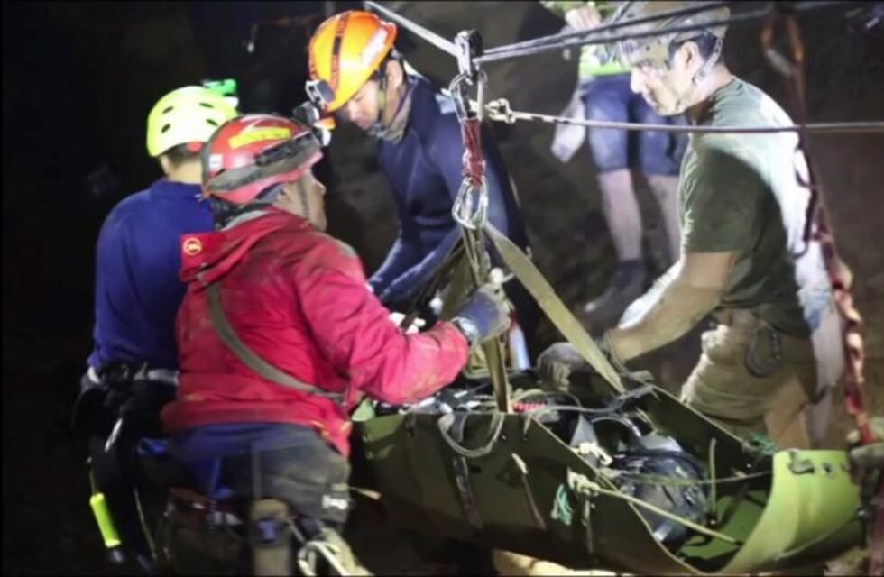Salió a la luz el primer video del rescate de los niños atrapados en la cueva de Tailandia
