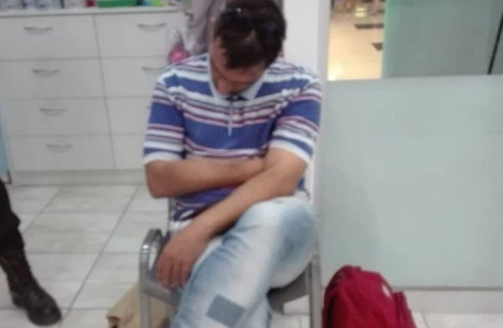 Lo atraparon robando y se inyectó una sustancia que lo durmió