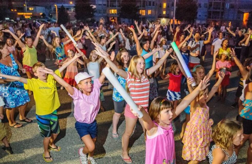 Vacaciones en el Parque: La Corte en el Teatro de Prosa y títeres con Kossa Nostra