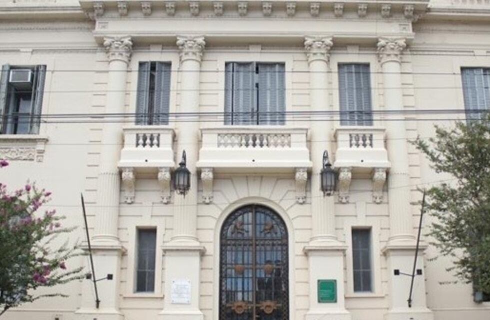 Denuncian un confuso episodio en el Instituto de Seguridad Pública con una agente atropellada por otro efectivo