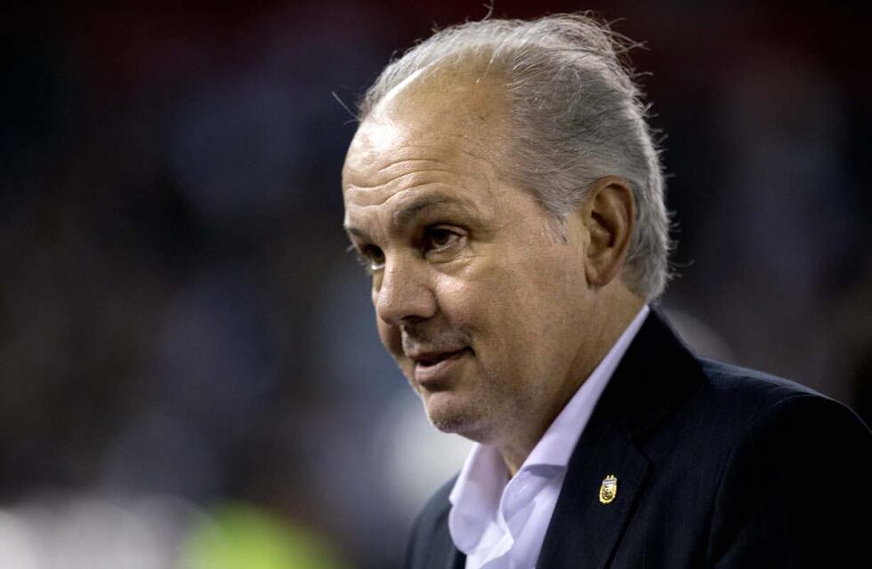 Alejandro Sabella sigue internado y preocupa su salud: su cuadro se complicó cuando iba a recibir el alta