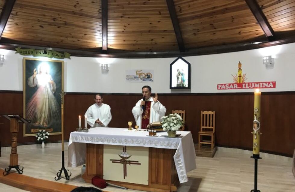 En la Parroquia Sagrada Familia de Tolhuin se celebró la noche de la esperanza
