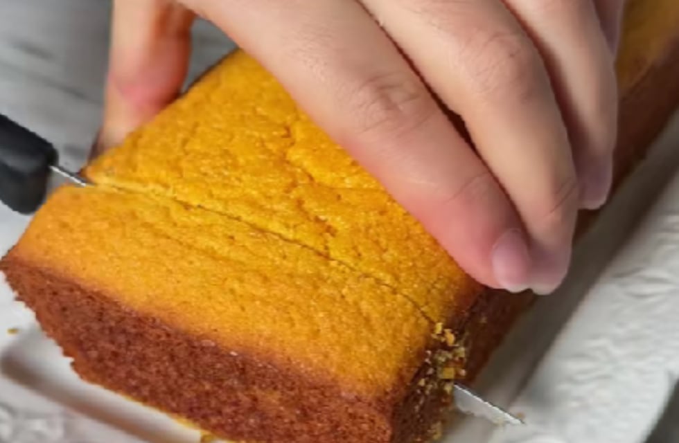 Cómo hacer budín de mandarina súper esponjoso y sin gluten: la receta ideal para la merienda