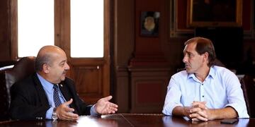 El intendente Julio Garro junto al presidente de la UNLP, Fernando Tauber (Twitter Julio Garro)
