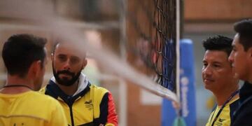 Julián Álvarez - DT Selección de Vóley Colombia\nCrédito: 03442