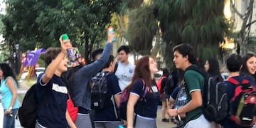 Festejo del último primer día de clases en Misericordia\u002E (@BeatrizPriotti)