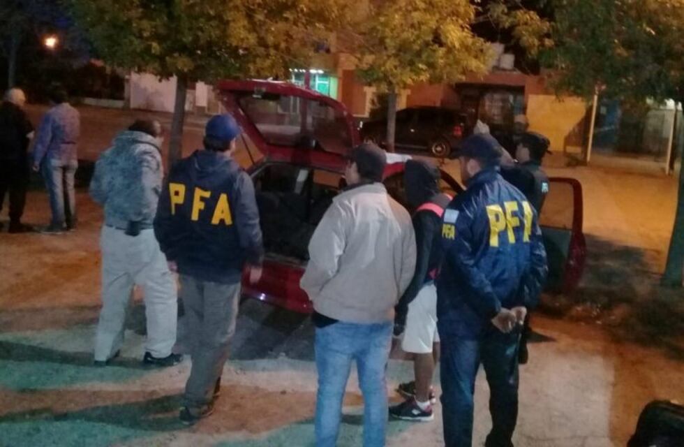 Policía Federal detuvo a dos sujetos que vendían droga cerca de la Terminal