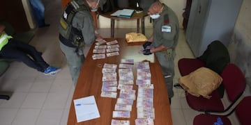 Gendarmería secuestró el efectivo y dio aviso a la Justicia federal\u002E (@gendarmeria)