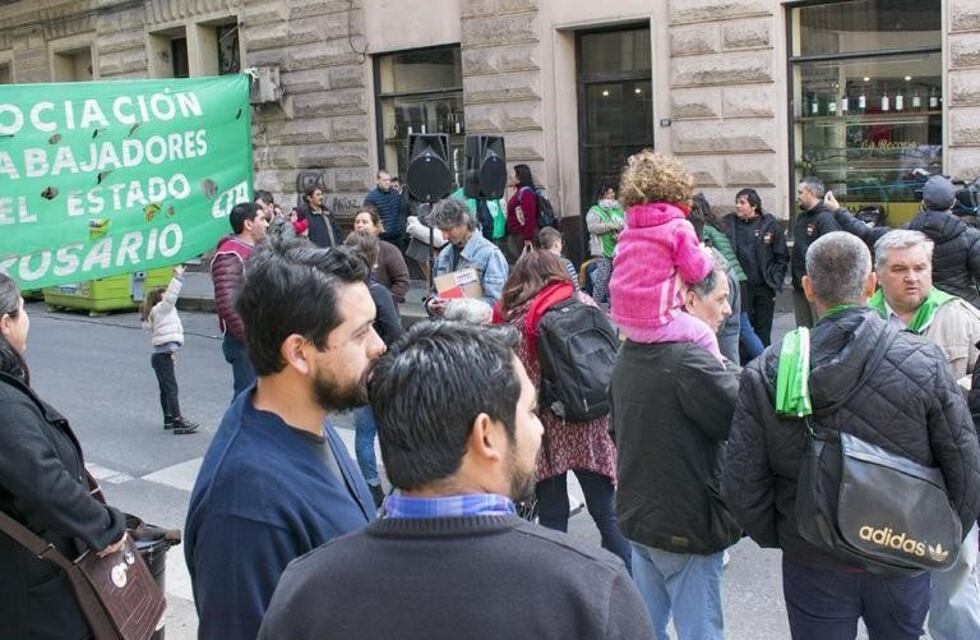 ATE Rosario dispuso un cese de actividades por asambleas para pedir la reapertura de paritarias