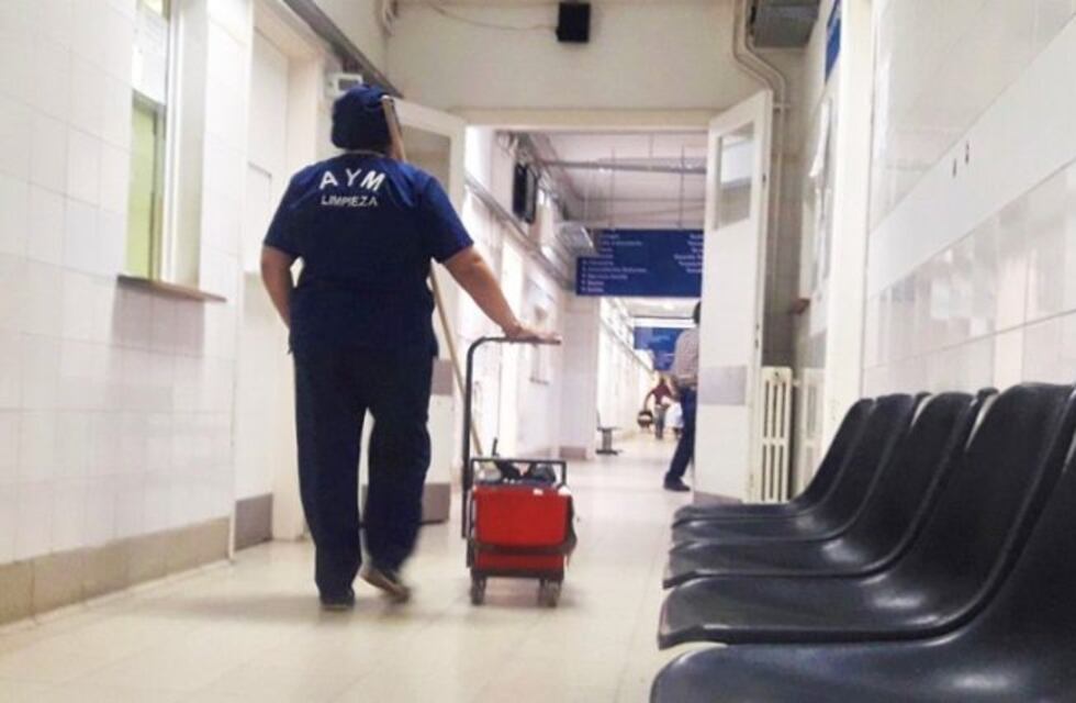 La empresa de limpieza del Hospital de Santa Rosa desmiente a Rodrigo Genoni