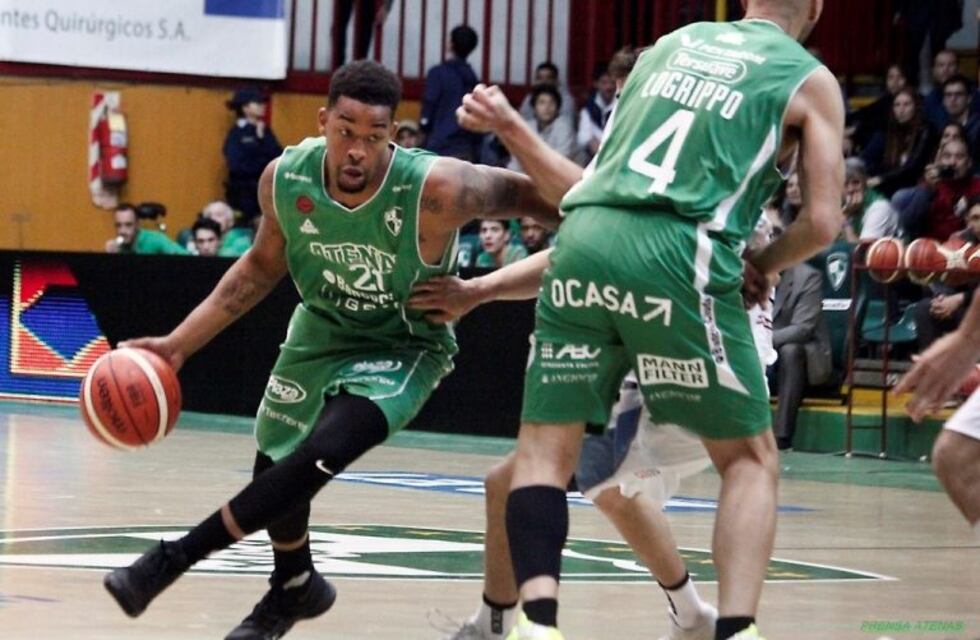 Atenas en modo cambios: "cortó" a Cliff Tucker